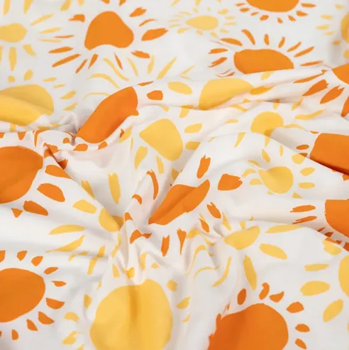Tricot wit met zonnetjes - Qjutie & the Qjutest